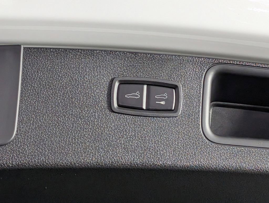 New 2026 Porsche Macan image 18