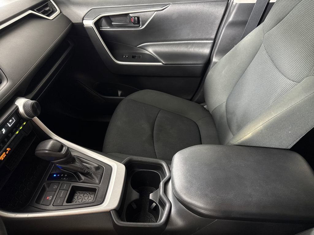 Used 2020 Toyota RAV4 LE FWD image 19