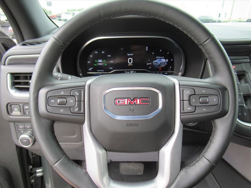 Used 2024 GMC Yukon XL SLT w/ SLT Premium Package image 22