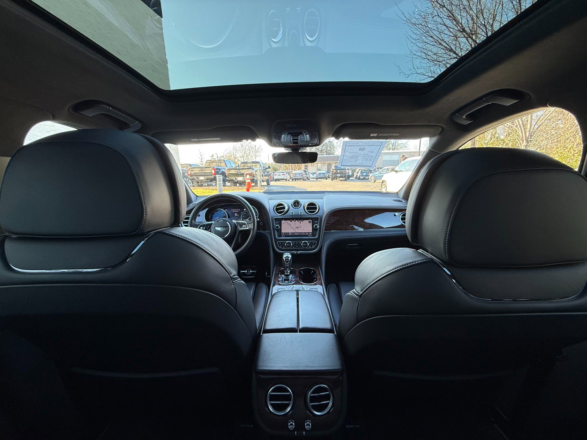 Used 2018 Bentley Bentayga image 28