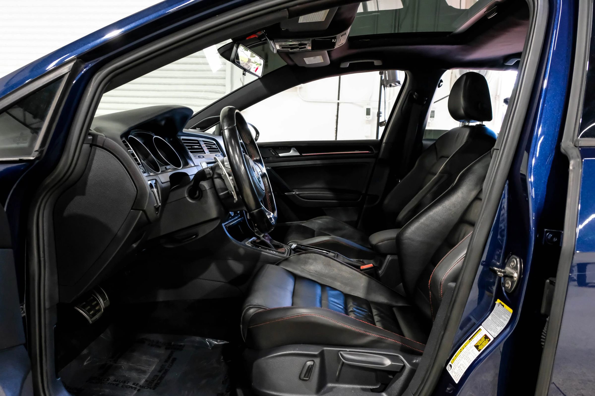 Used 2015 Volkswagen GTI SE FWD image 22