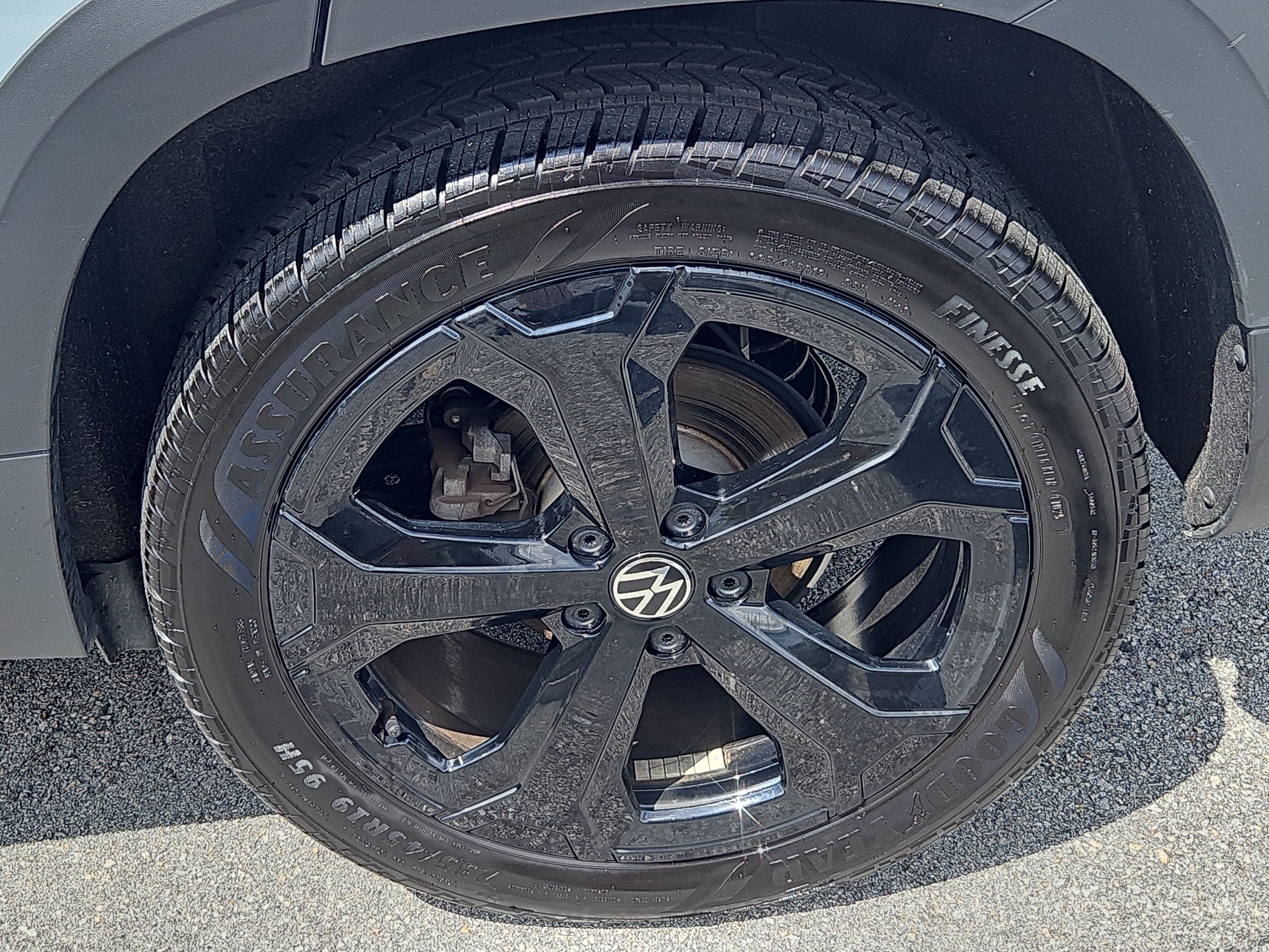Certified 2025 Volkswagen Taos SE AWD/4WD image 28