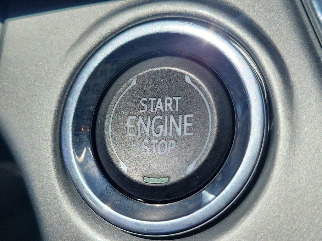 Used 2025 Chevrolet Trax LT FWD image 32
