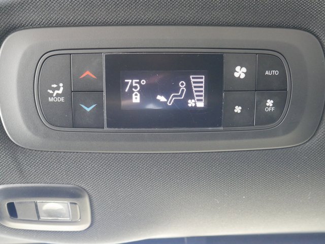 Used 2023 Chrysler Pacifica Limited w/ S Appearance Package image 17