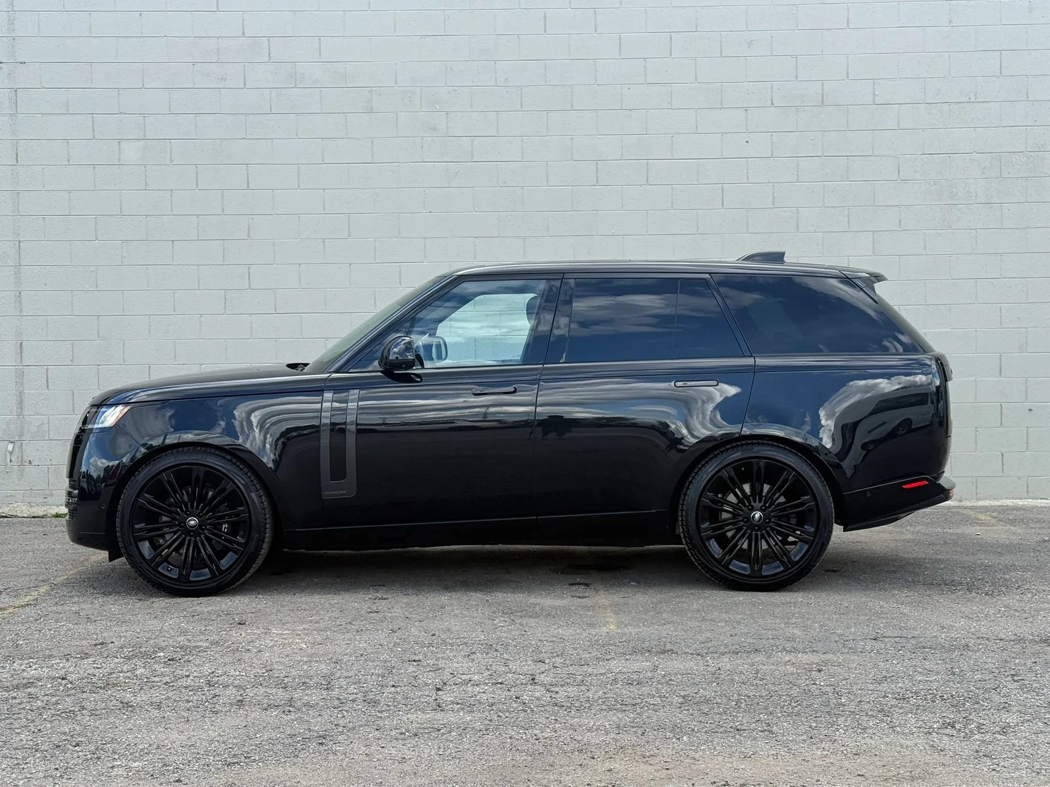 Used 2024 Land Rover Range Rover Autobiography AWD/4WD image 3