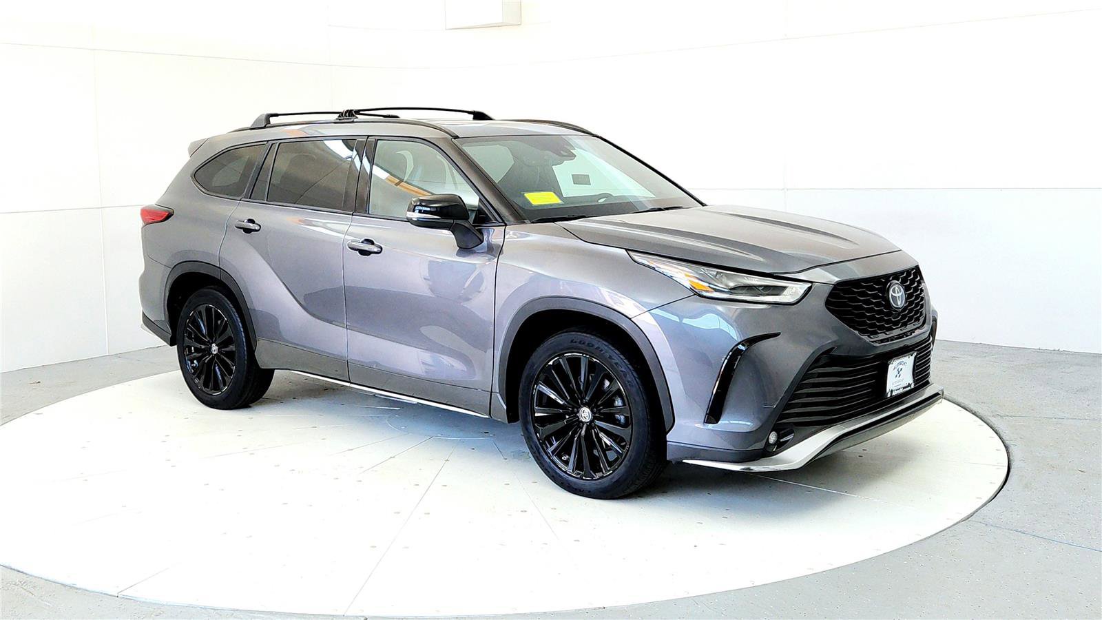 Used 2023 Toyota Highlander XSE AWD/4WD image 4