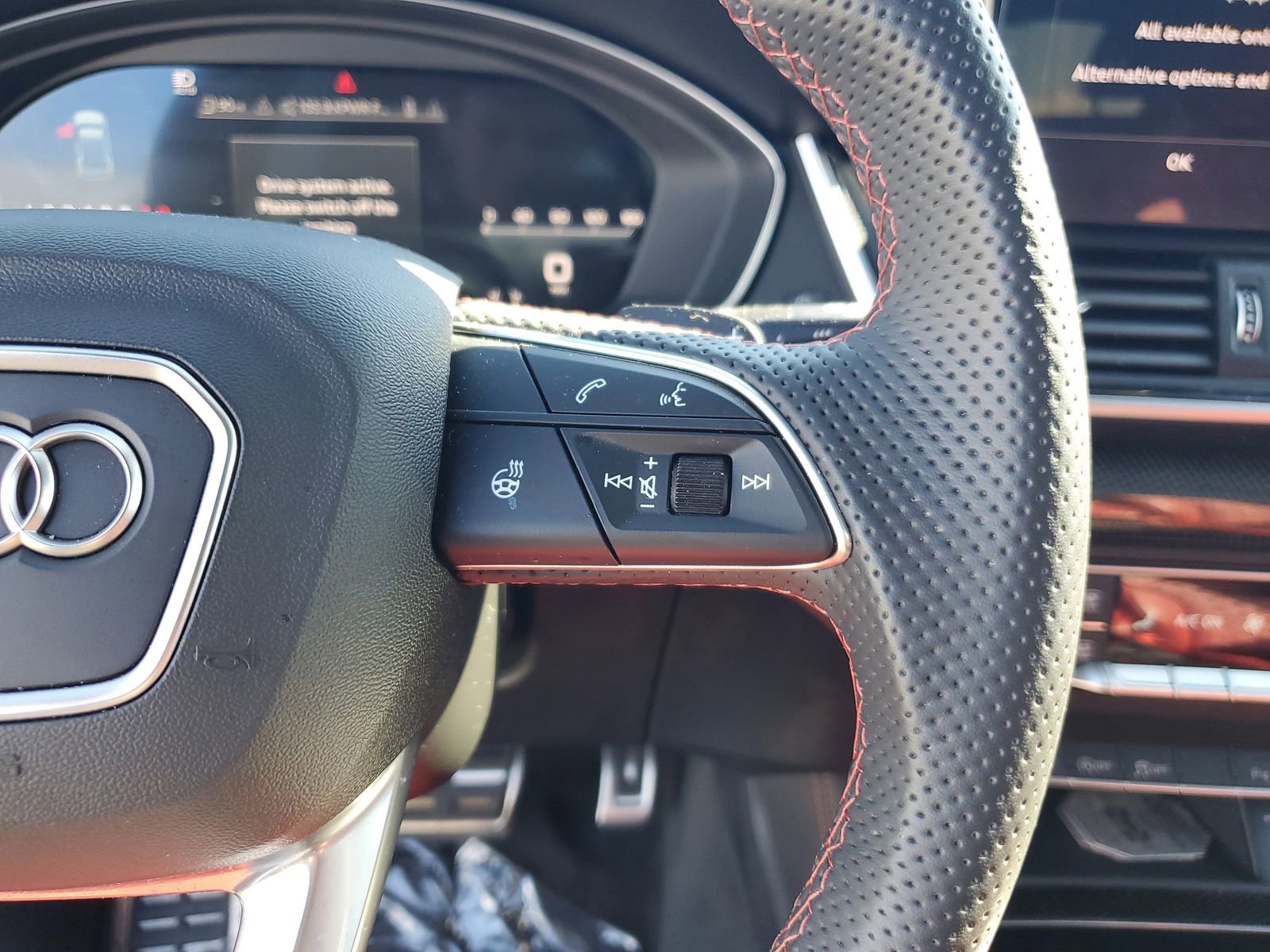 Used 2025 Audi SQ5 Premium Plus w/ Premium Plus Package image 24