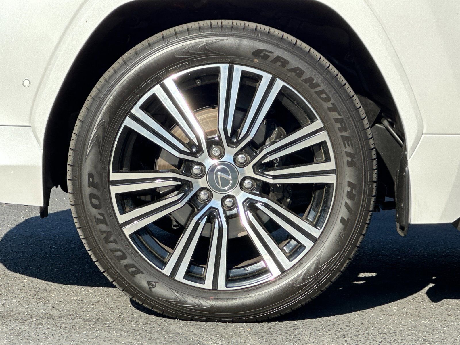 Used 2026 Lexus LX 700h Luxury image 35