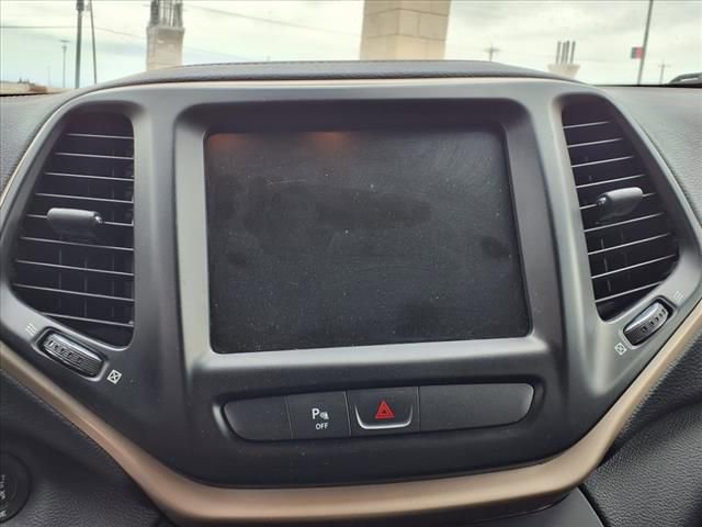 Used 2016 Jeep Cherokee Latitude w/ Comfort/Convenience Group FWD image 15