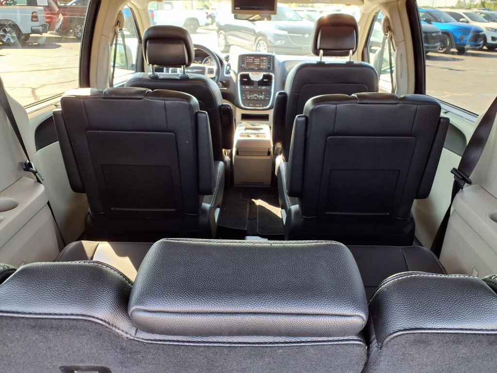 Used 2016 Chrysler Town & Country Touring w/ Driver Convenience Group FWD image 27