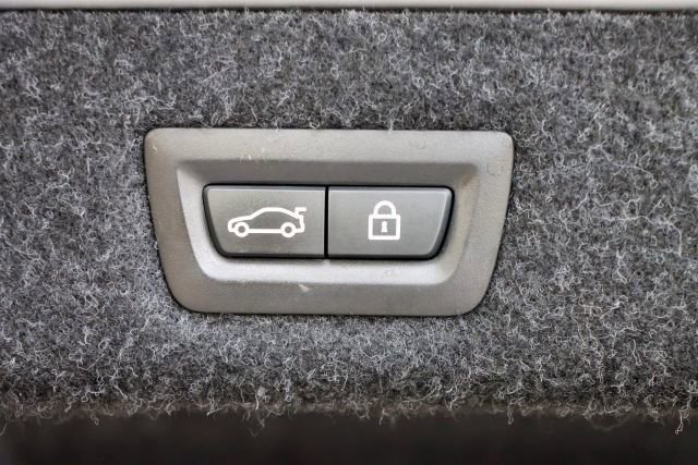 Used 2017 BMW 540i xDrive image 25