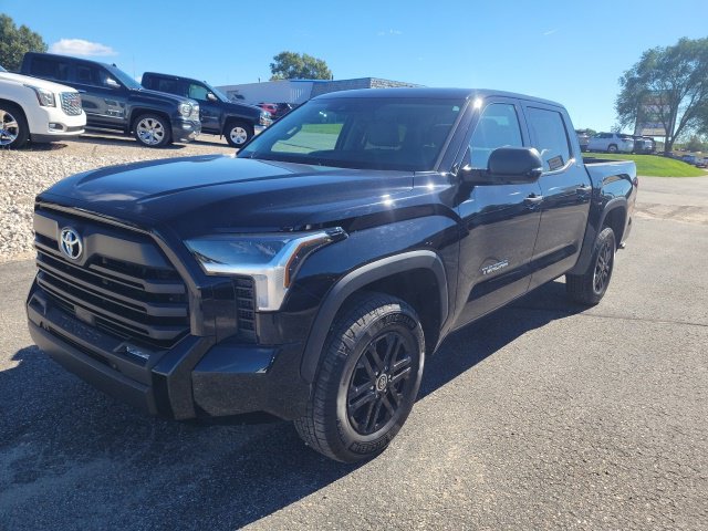 Used 2023 Toyota Tundra SR5 w/ SR5 Convenience Package AWD/4WD image 2