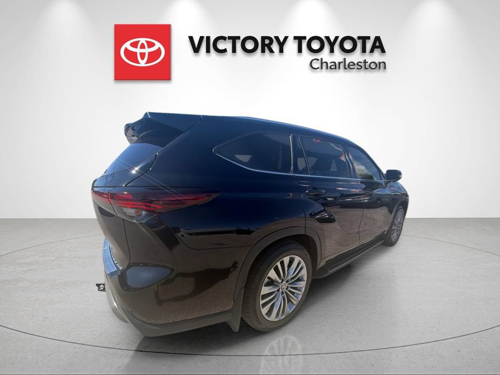 Used 2025 Toyota Highlander Platinum AWD/4WD image 7