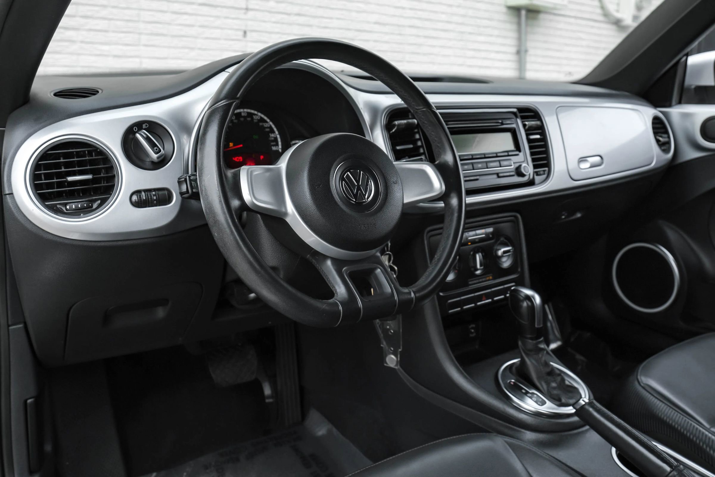 Used 2013 Volkswagen Beetle 2.5 image 2