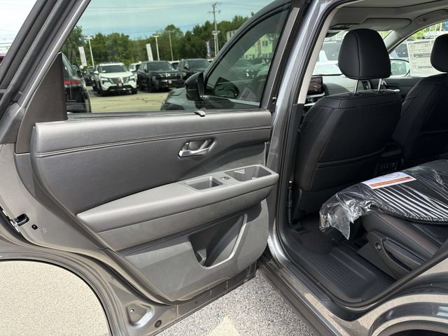 New 2026 Nissan Pathfinder Platinum AWD/4WD image 12