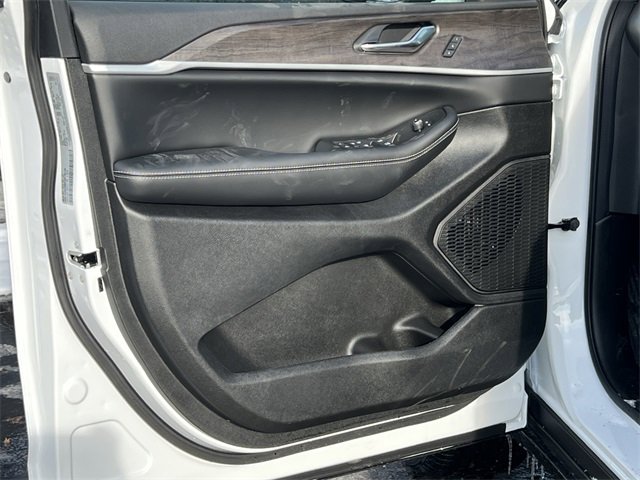 New 2025 Jeep Grand Cherokee Limited w/ Trailer Tow Package image 13