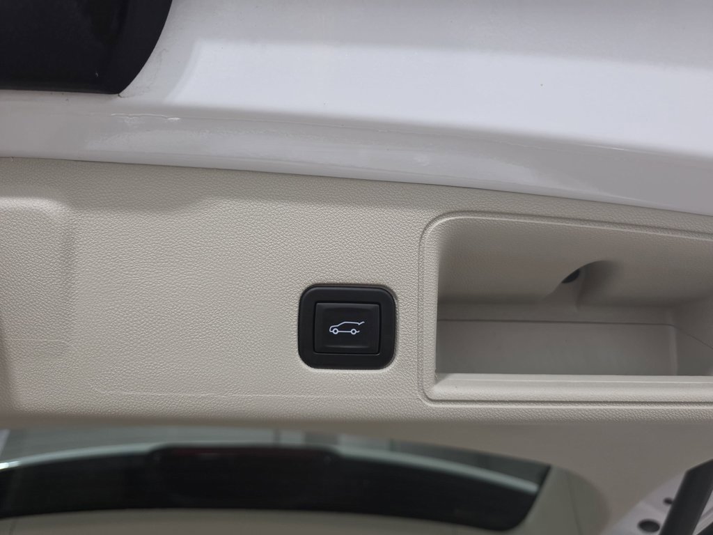 Used 2024 GMC Terrain Denali w/ Denali Premium Package image 13