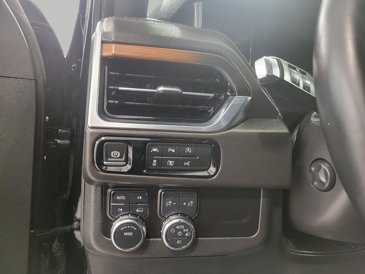 Certified 2025 GMC Yukon XL Denali image 11