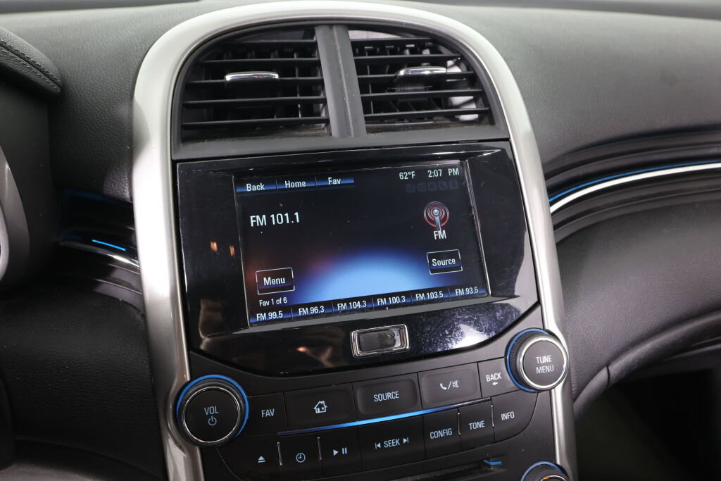 Used 2016 Chevrolet Malibu LT image 35