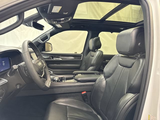 Used 2023 Jeep Wagoneer 4WD w/ Premium Group I image 11