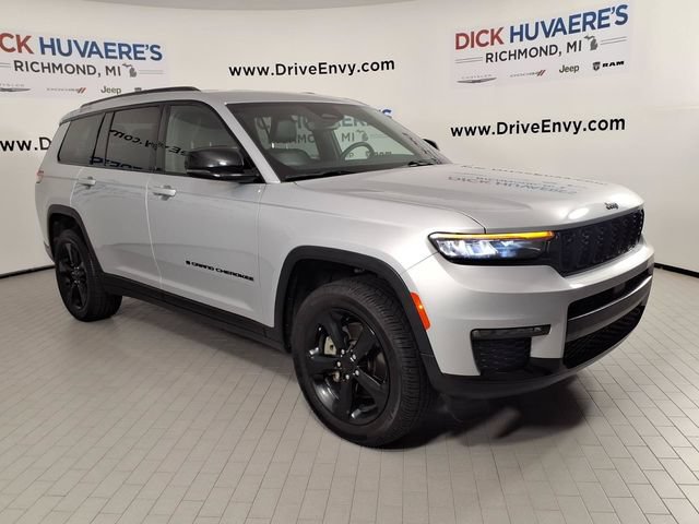 Used 2024 Jeep Grand Cherokee L Limited w/ Black Appearance Package AWD/4WD image 3