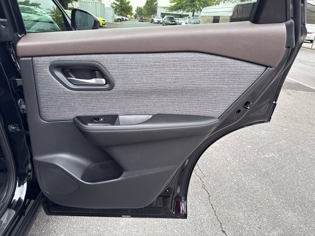 Used 2023 Nissan Rogue SV FWD image 31