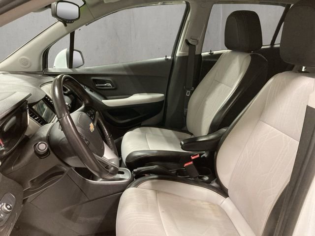 Used 2019 Chevrolet Trax LT w/ LT Convenience Package image 11