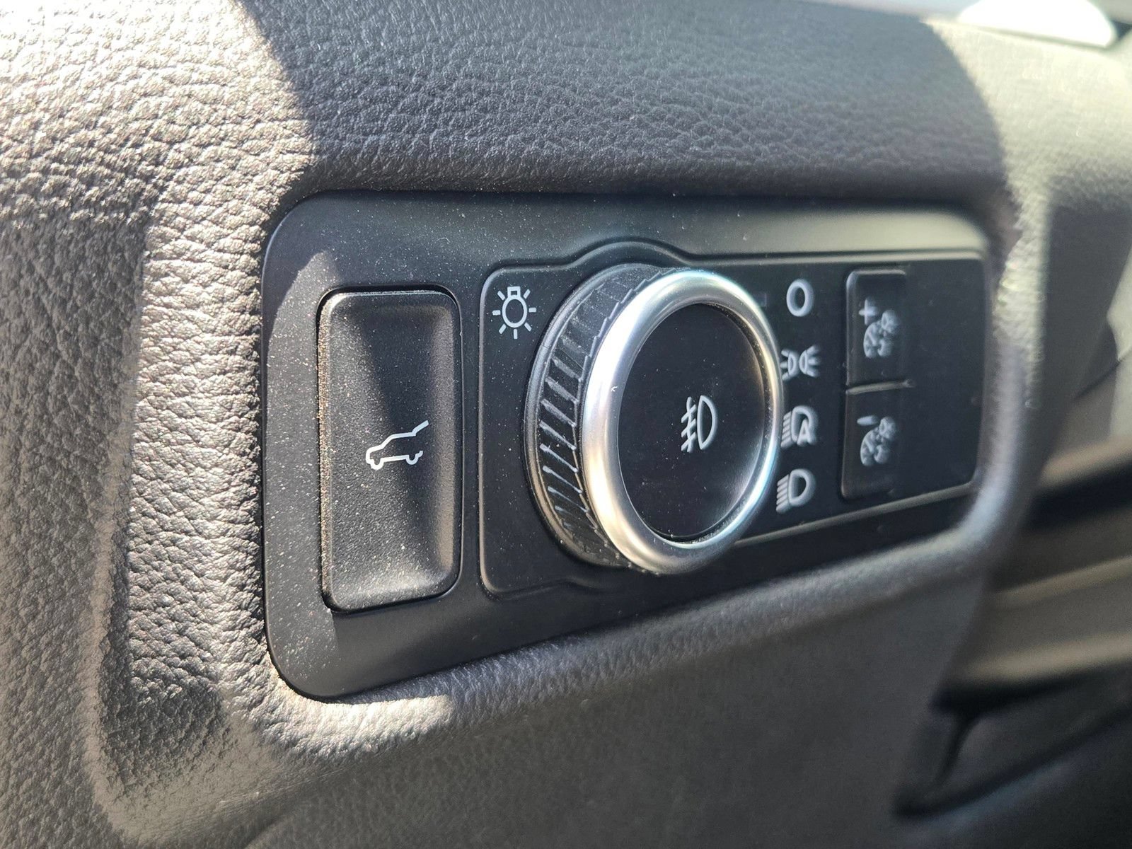 Used 2023 Ford Explorer XLT w/ Equipment Group 202A RWD image 15