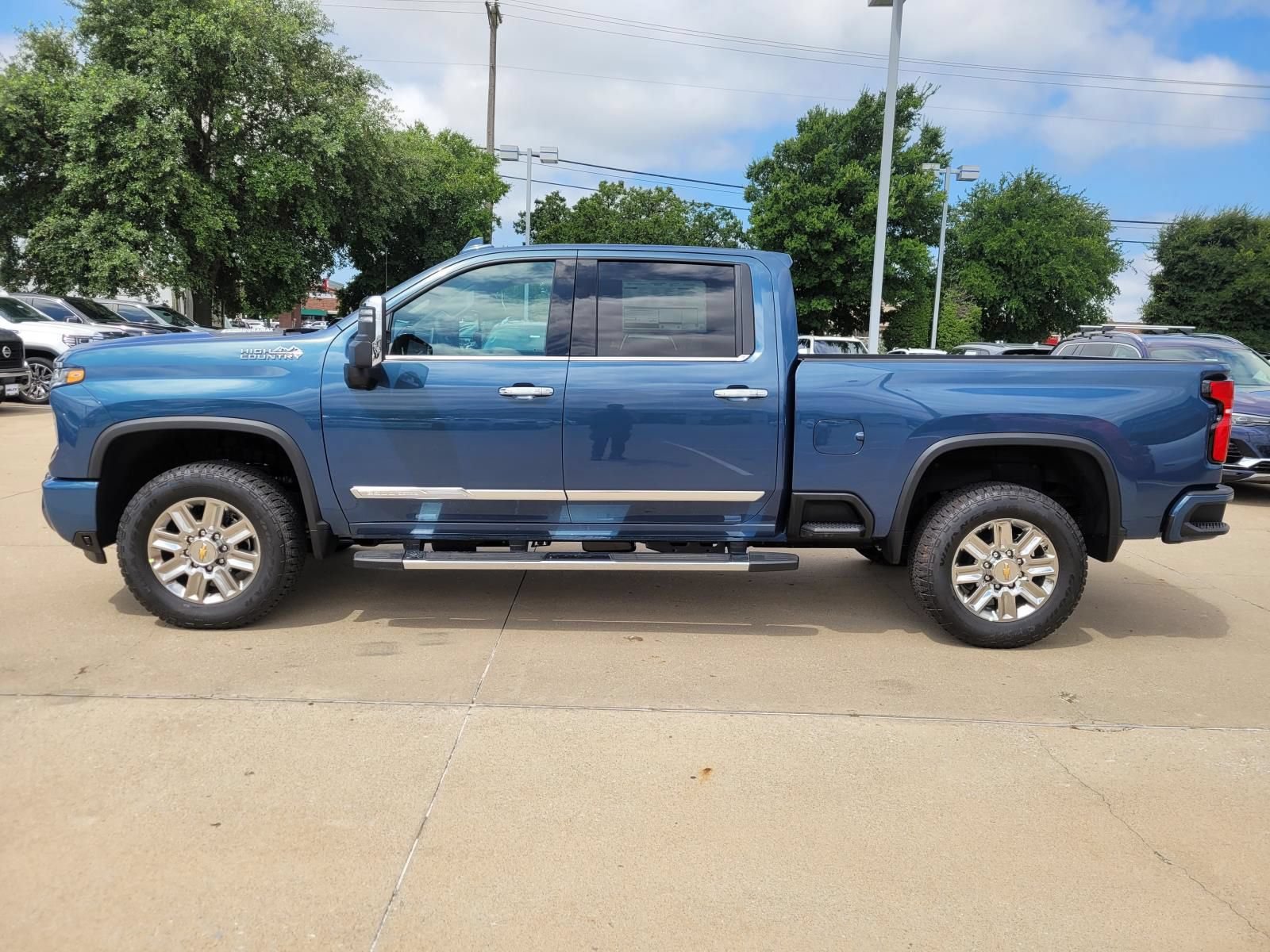 New 2026 Chevrolet Silverado 2500 High Country w/ High Country Premium Package AWD/4WD image 2