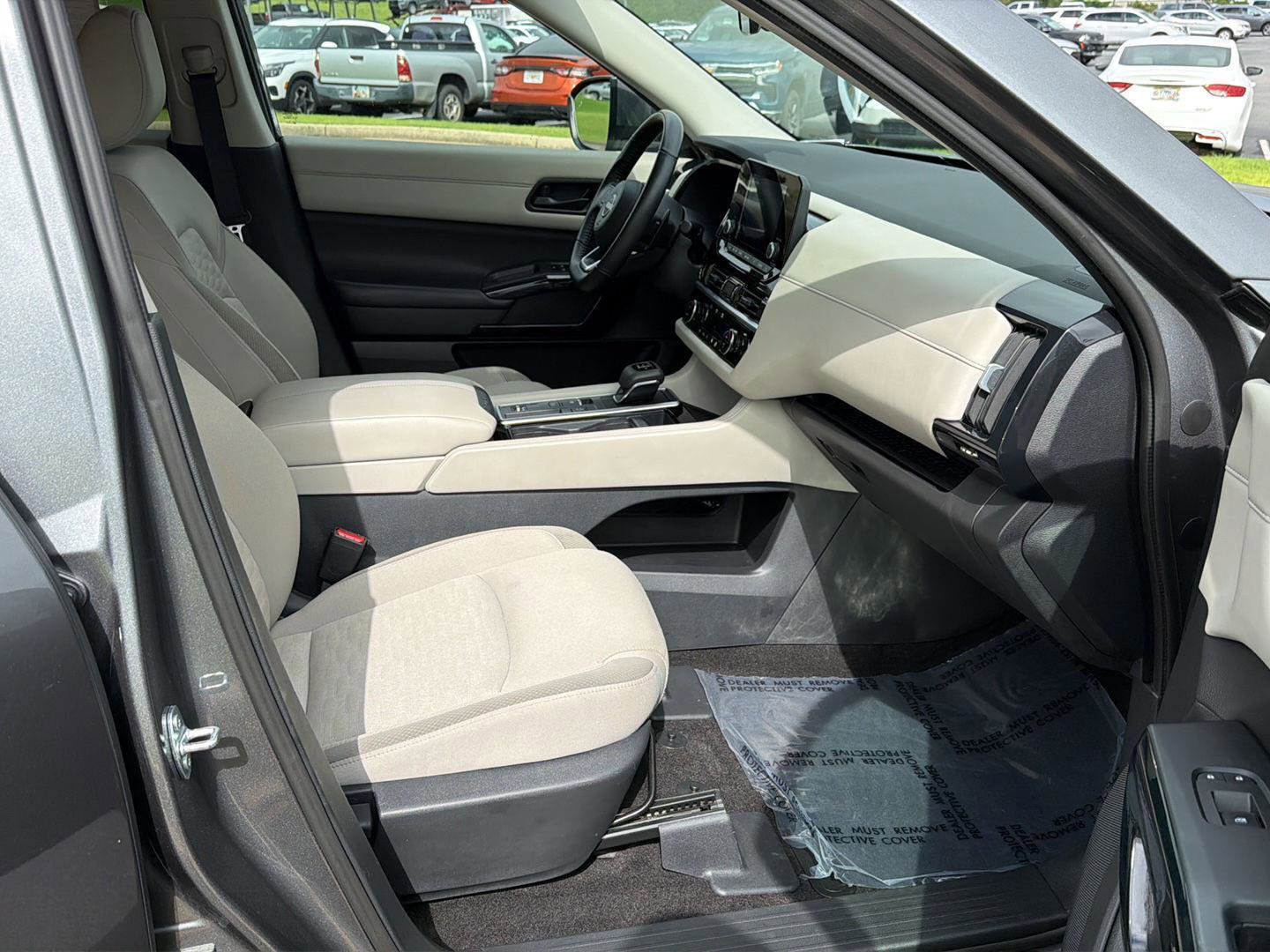 Used 2024 Nissan Pathfinder SV FWD image 14