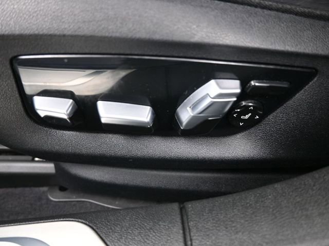 Used 2022 BMW 740i w/ Premium Package image 33