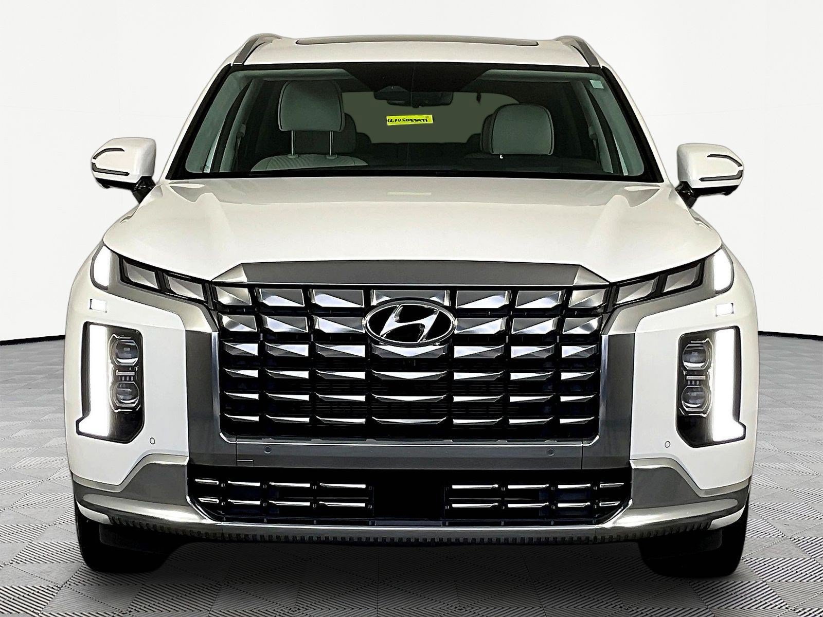 Used 2023 Hyundai Palisade Calligraphy w/ Cargo Package FWD image 2