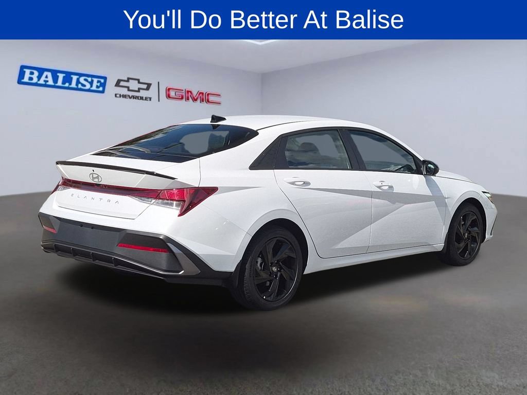 Used 2026 Hyundai Elantra Sport FWD image 3