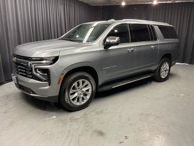Used 2025 Chevrolet Suburban Premier AWD/4WD image 3