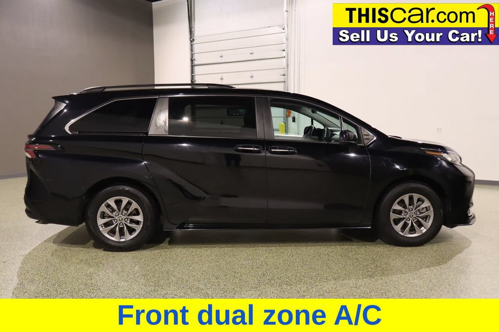 Used 2023 Toyota Sienna XLE FWD image 11