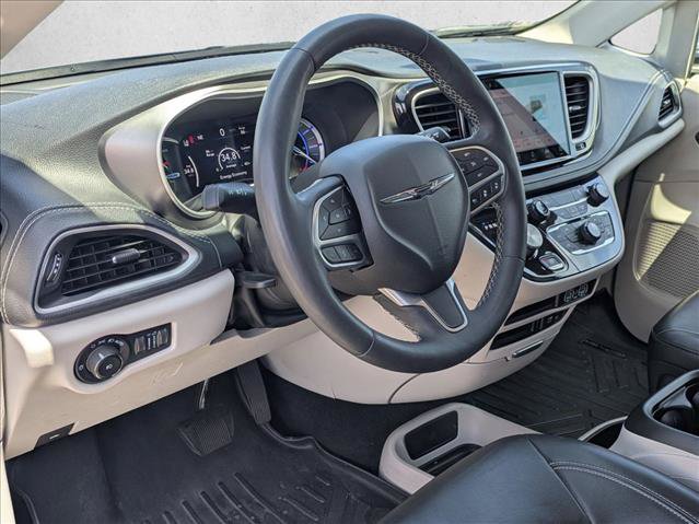 Used 2022 Chrysler Pacifica Touring-L FWD image 10