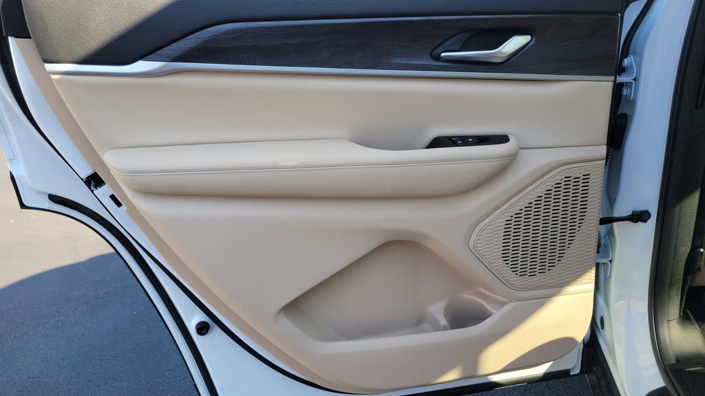 New 2025 Jeep Grand Cherokee L Limited w/ Black Appearance Package image 15