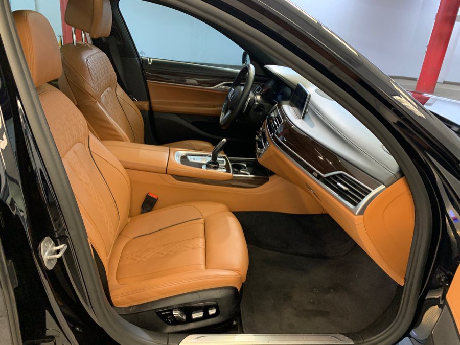 Used 2021 BMW 750i xDrive w/ Executive Package AWD/4WD image 88