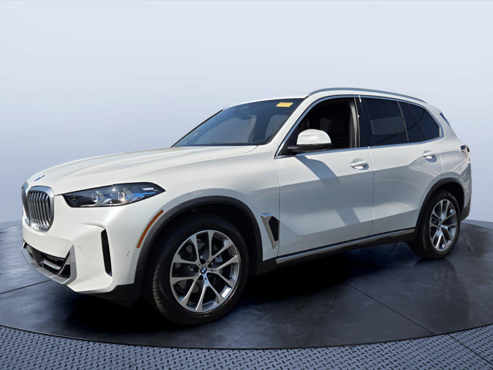 Used 2024 BMW X5 xDrive40i w/ Premium Package AWD/4WD image 2