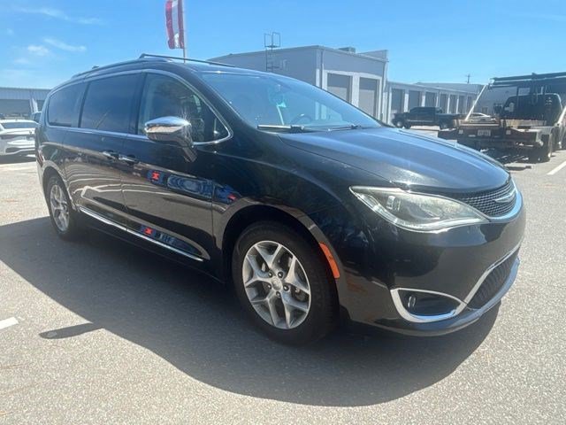 Used 2020 Chrysler Pacifica Limited FWD image 3