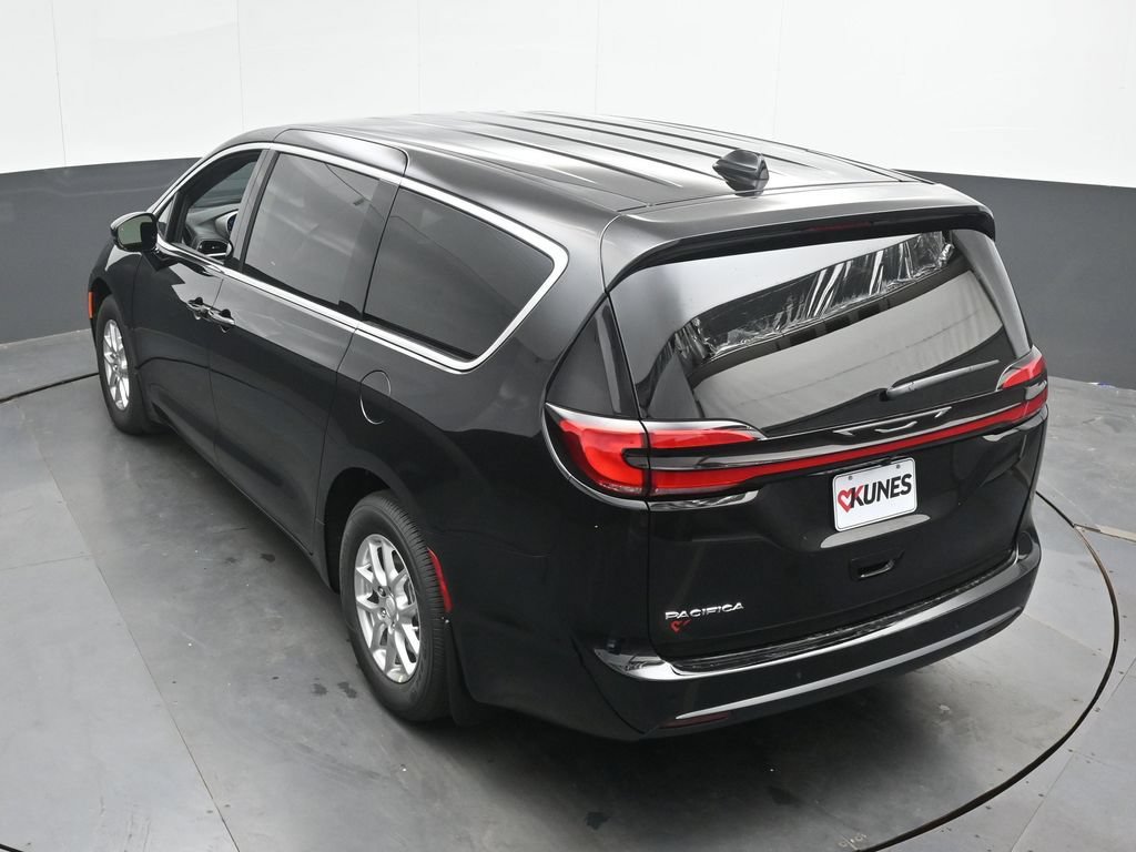 New 2027 Chrysler Pacifica Select FWD image 33