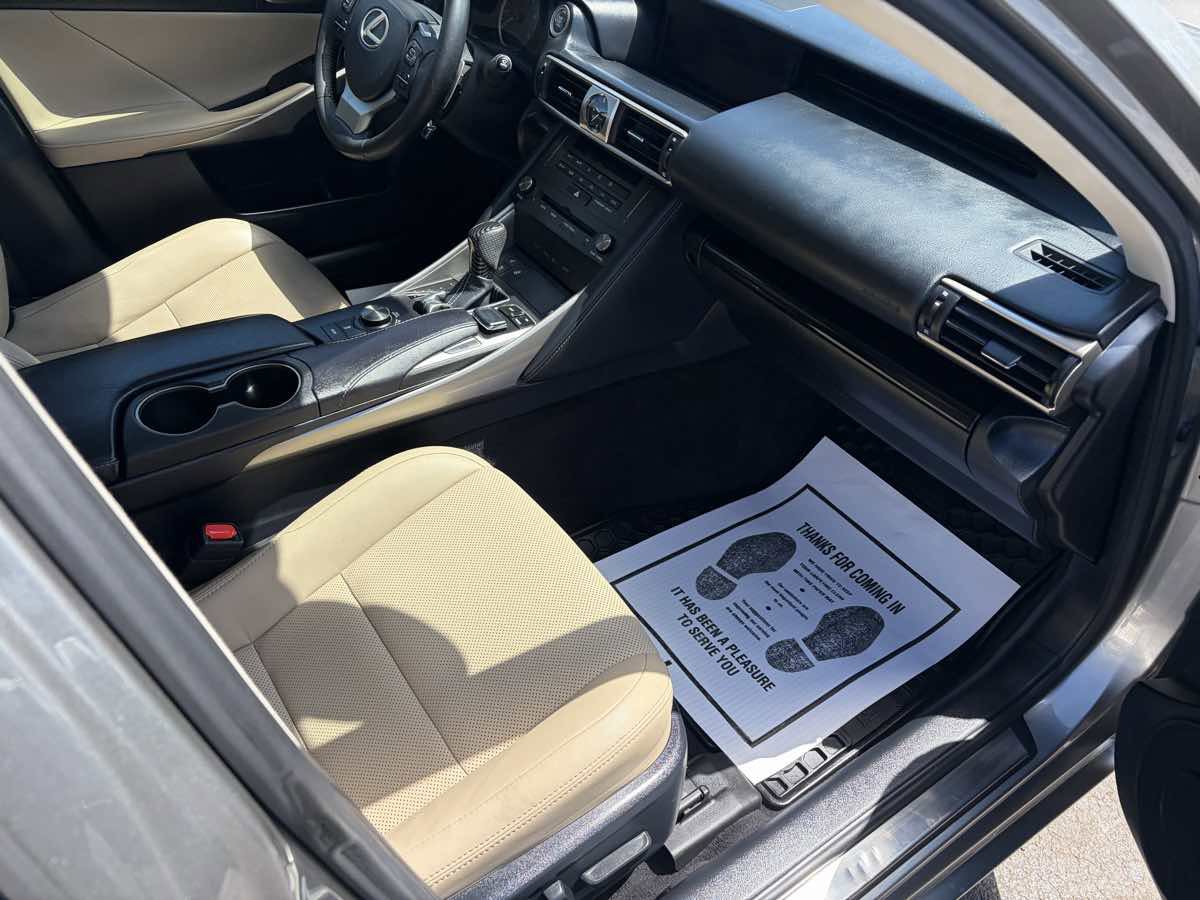 Used 2019 Lexus IS 300 AWD image 26