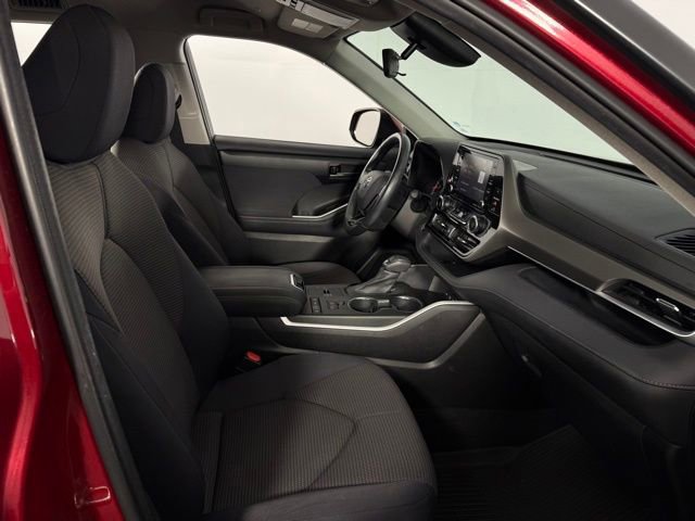 Used 2020 Toyota Highlander LE image 15