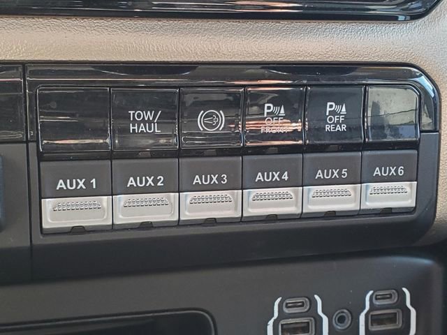 Used 2020 RAM 3500 Laramie image 24