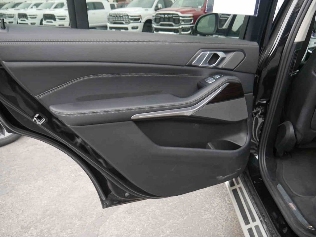 Used 2024 BMW X7 xDrive40i image 15