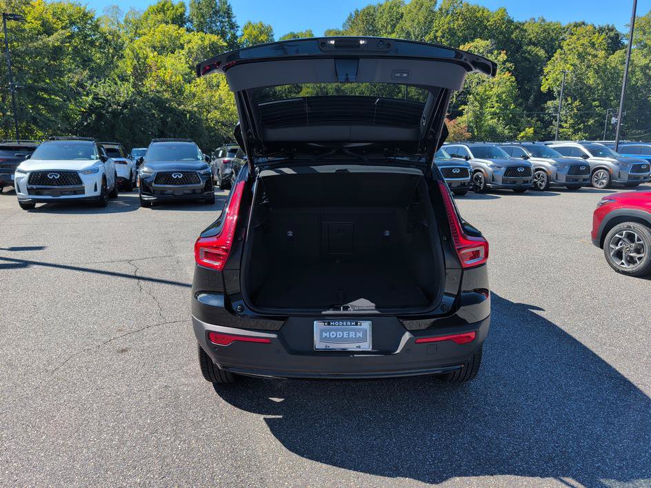 Used 2025 Volvo XC40 B5 Ultra AWD/4WD image 15