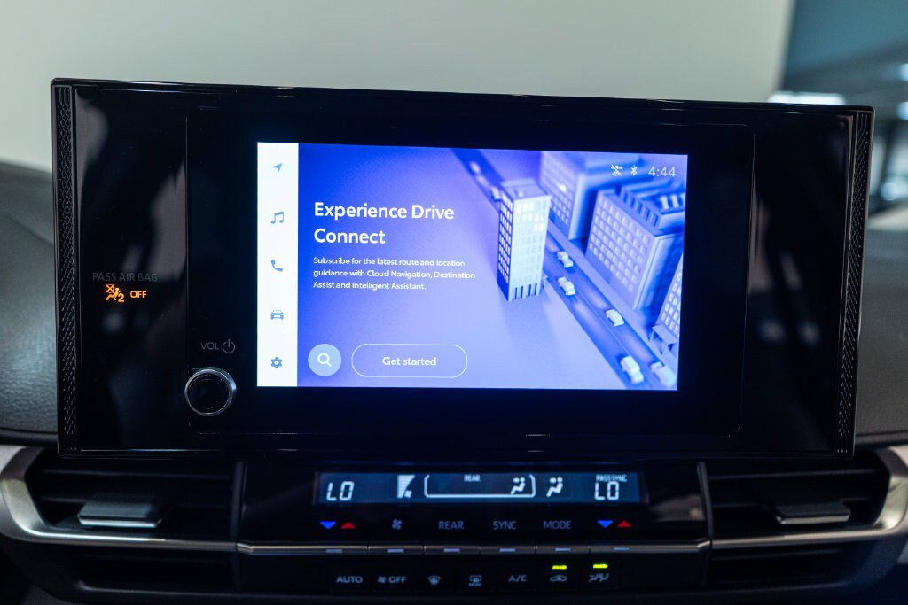 Certified 2025 Toyota Sienna LE FWD image 28