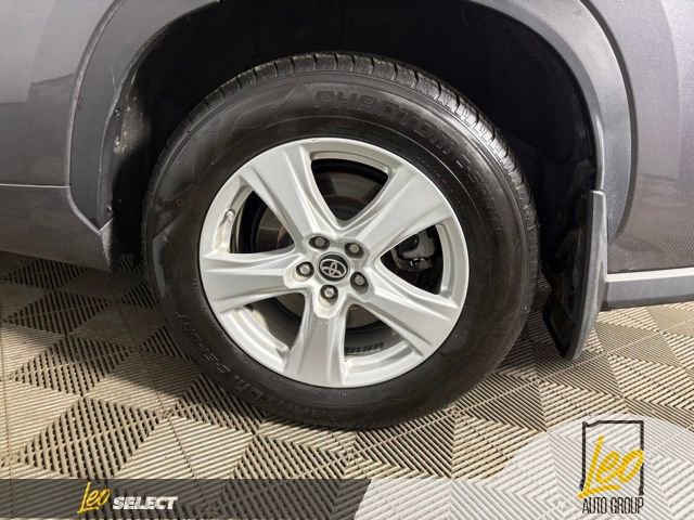 Used 2021 Toyota Highlander LE image 24