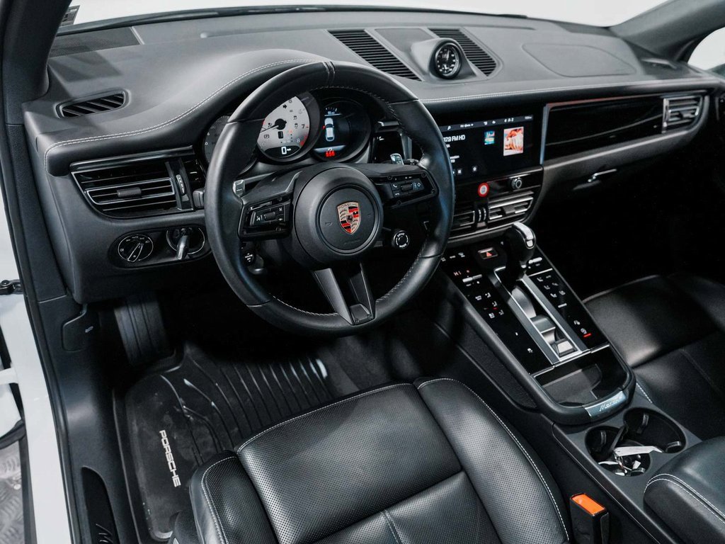 Used 2023 Porsche Macan image 16