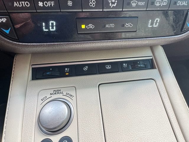 Used 2017 Lexus ES 300h FWD image 16